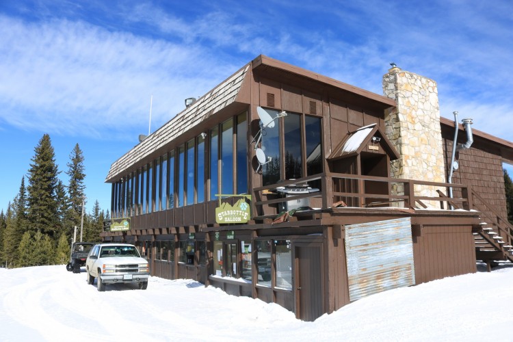 Anthony Lakes lodge and saloon outside view