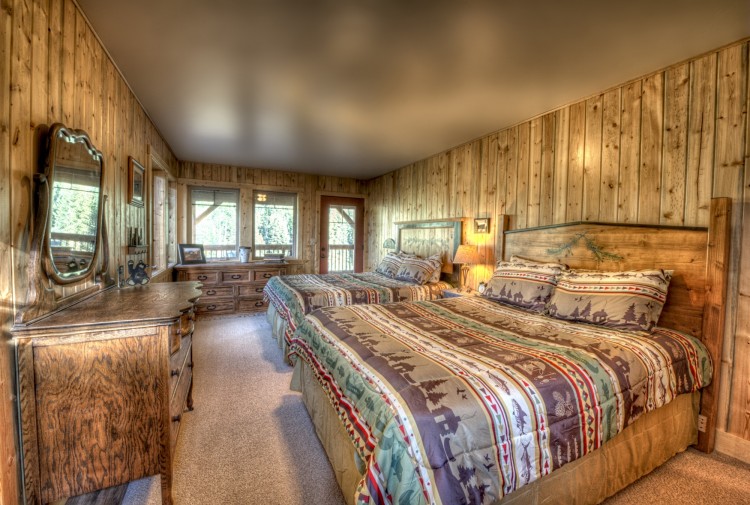 Colorado wilderness cabin: Wild Skies upstairs bedroom