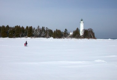 adult and child walking to lighthouse in Door County