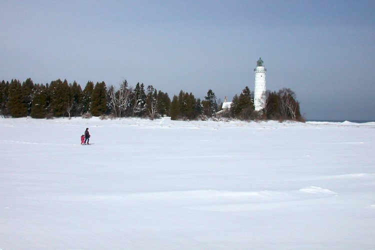 adult and child walking to lighthouse in Door County