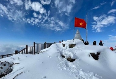 snowy mountain top with railing and blue ski in background