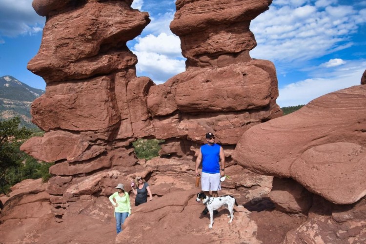 outdoor photo basics: group of people scattered across red rock background