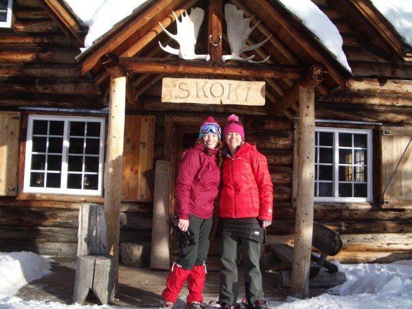 The required Skoki photo in front of the historic lodge