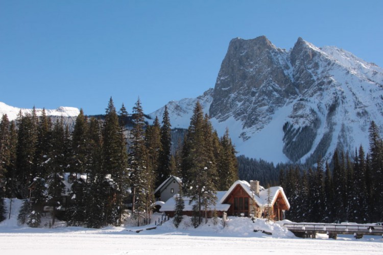 Emerald Lake Lodge with mountains in background