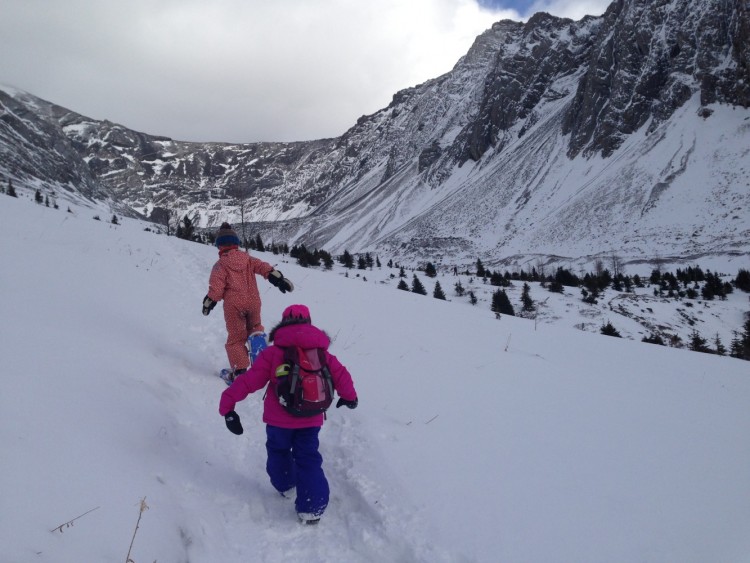 hiking without snowshoes