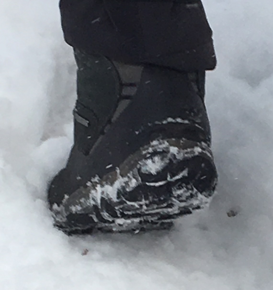 close up of the Oboz Bridger boot and outsole in snow