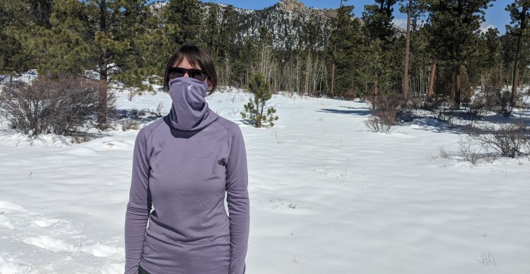 Demonstration of high neck as neck gaiter