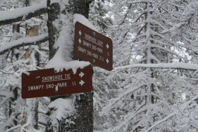 snowshoe trail sings in sno-parks in central Oregon