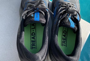 Tread Labs insole review: shoes with comfort insoles near pool