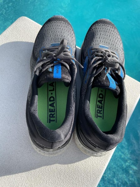 Tread Labs insole review: shoes with comfort insoles near pool