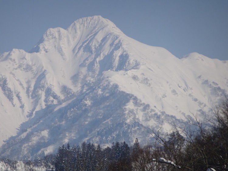Yukiguni Snow Country: view of snowy mountain