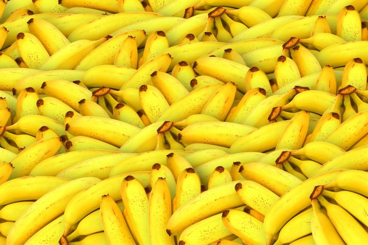 athlete habits: eat a snack- bananas