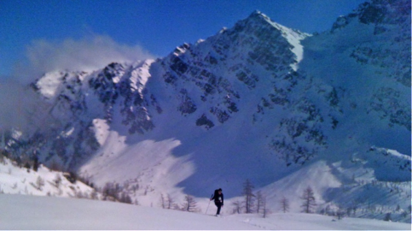 Enjoying pristine snow above the Lago d’Arpy.